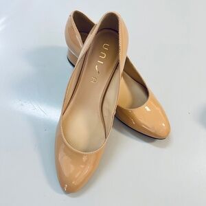 Unisa women's beige patent leather square heel shoes, no size 10M new